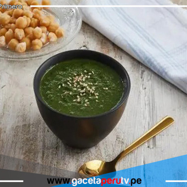 Prepara una rica crema de espinaca y garbanzos
