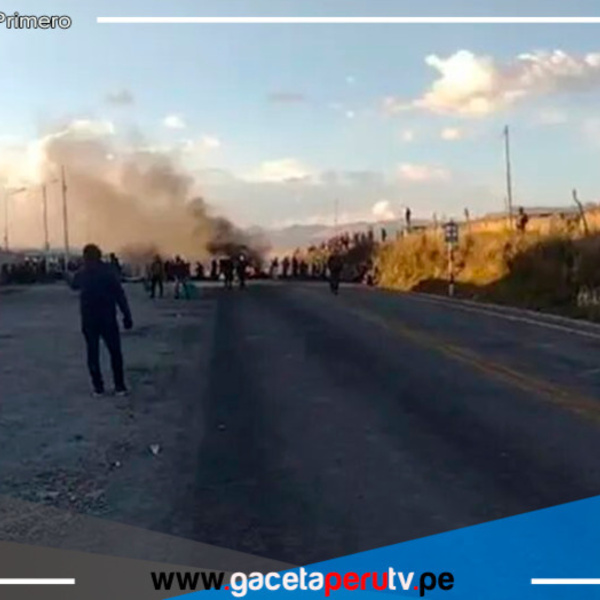 Pasajeros llevan más de 24 horas varados por bloqueos en Junín