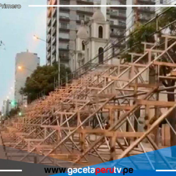 Comenzó instalación de graderías en Av. Brasil por Parada Militar