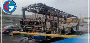 Bus de transporte público se incendia frente a la UNI