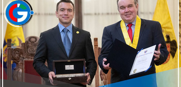 Presidente de Ecuador recibe llaves de ciudad de Lima 