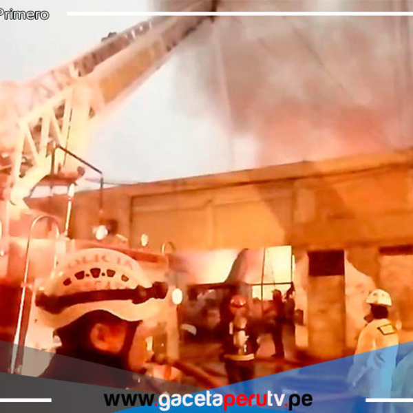 En Breña se registra incendio en depósito de productos inflamables