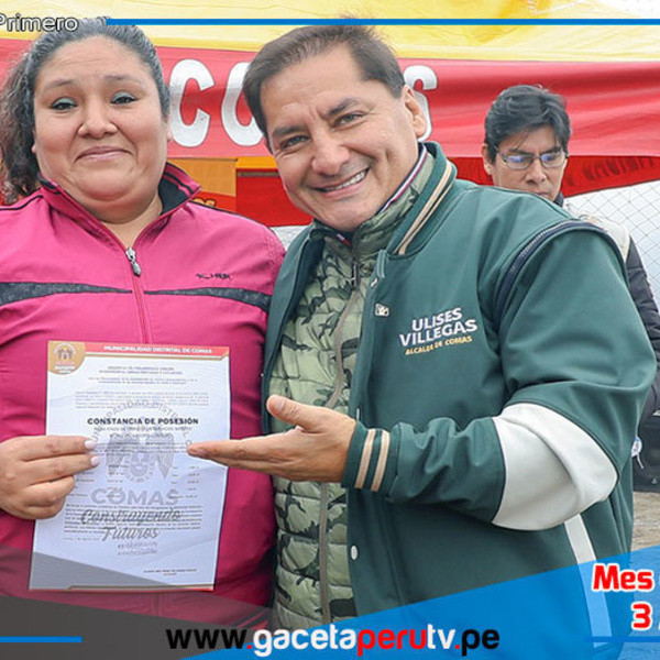 Alcalde de Comas Entrega Constancias de Posesión a AA.HH. del distrito