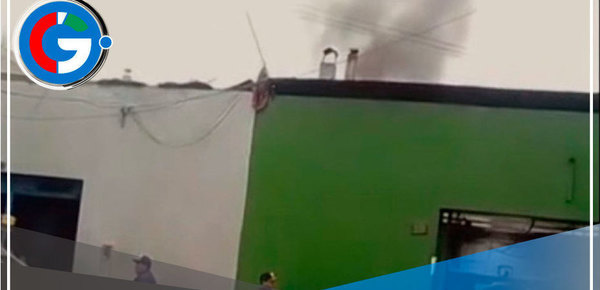 Bomberos confinan siniestro en Jirón Leticia 