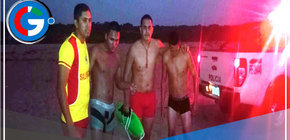 Tumbes: Policía de Salvataje rescata a venezolanos a punto de ahogarse