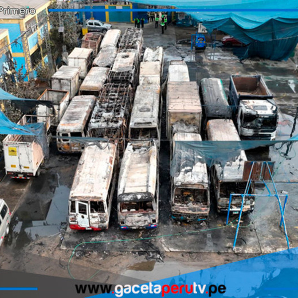 Incendio consume 25 buses en Independencia