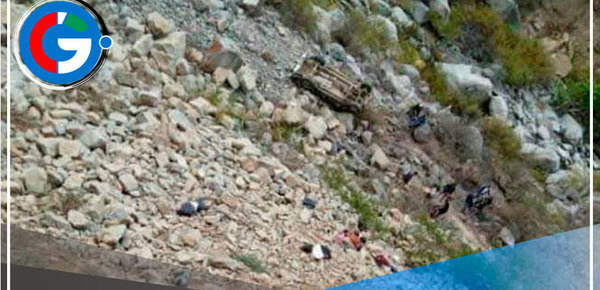 La Libertad: despiste y caída de combi a abismo deja 8 muertos en Chao 