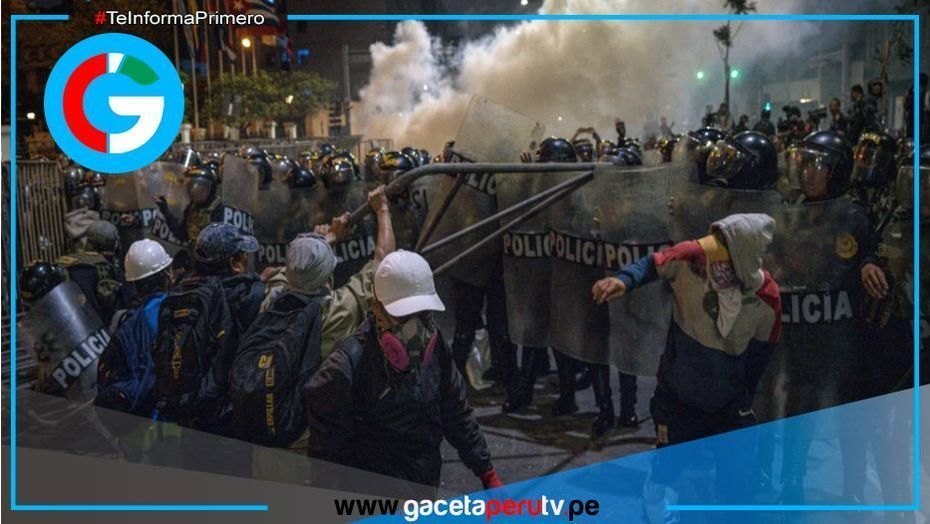 Incendio en los exteriores del Congreso durante protesta ciudadana