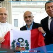 Cajamarquino entrega fotolibro al Papa León XIV
