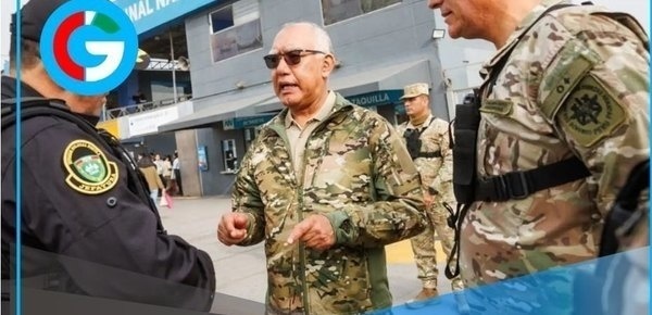 Ministro Díaz Peche inspecciona puesto de comando en Villa María