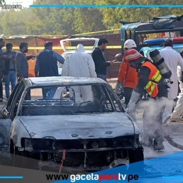Al menos doce muertos en atentado suicida frente a tribunal paquistaní
