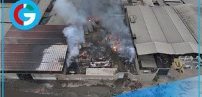 Gran incendio devasta fábrica de plásticos en Puente Piedra