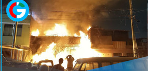 Incendio de gran magnitud consume vivienda en el Rímac; varias unidades de bomberos trabajan