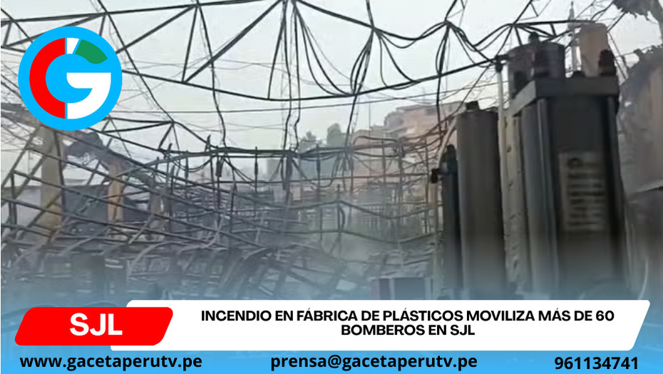 Incendio en fábrica de plásticos moviliza más de 60 bomberos en SJL