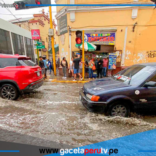 Lluvias torrenciales colapsan servicios y viviendas en Ica
