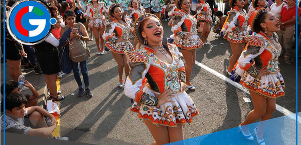 Gran pasacalle honra la Virgen de la Candelaria en Lima