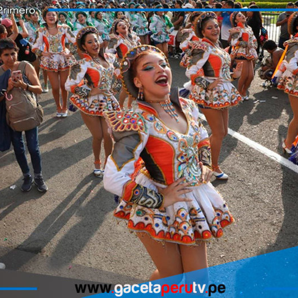 Gran pasacalle honra la Virgen de la Candelaria en Lima