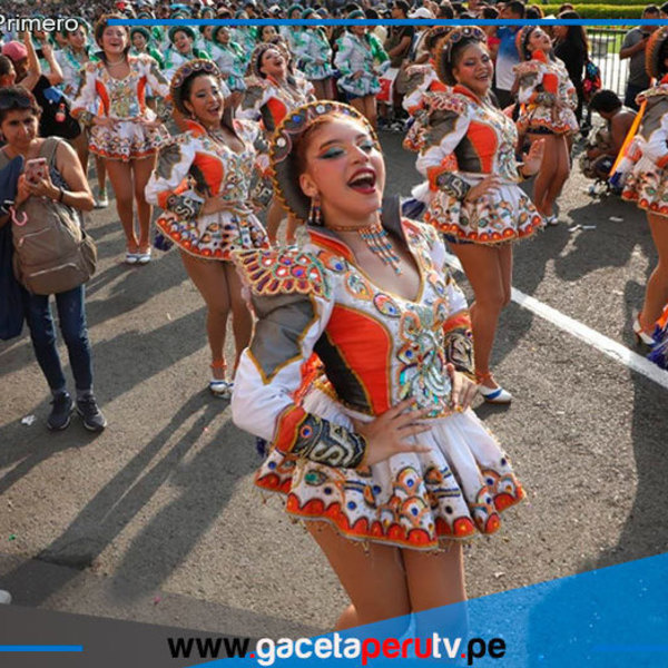 Gran pasacalle honra la Virgen de la Candelaria en Lima