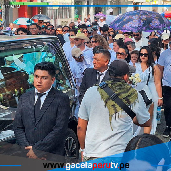 Piura despide a Paul Flores con multitudinario entierro