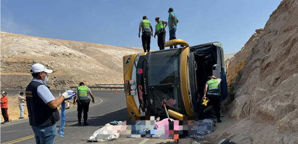Despiste de ómnibus en la costanera: cuatro fallecidos y 37 heridos