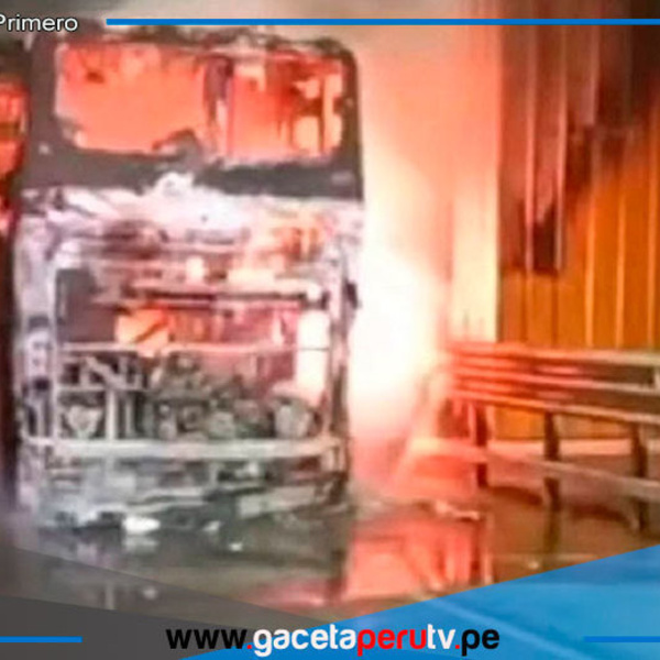 Bus se incendia en Panamericana Norte en Lambayeque