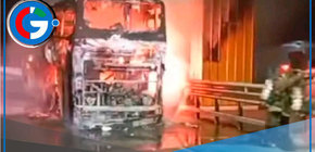 Bus se incendia en Panamericana Norte en Lambayeque