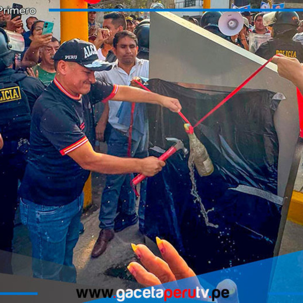 Alcalde Ulises Villegas entrega pistas y veredas en mercado de Comas