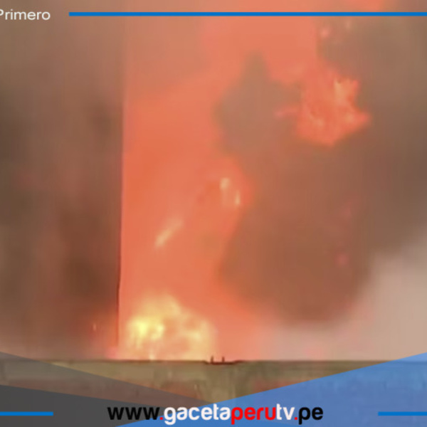 Cercado de Lima: inmueble en llamas colapsa tras 24 horas de incendio y fuego se reaviva
