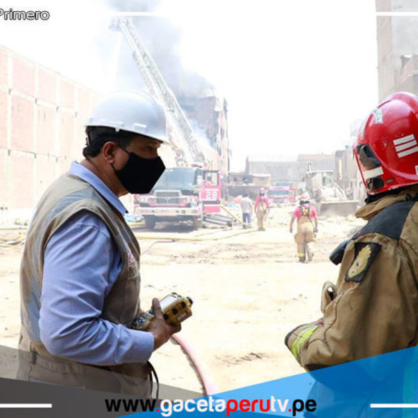 Realizan monitoreo de aire tras incendio en Cercado de Lima 