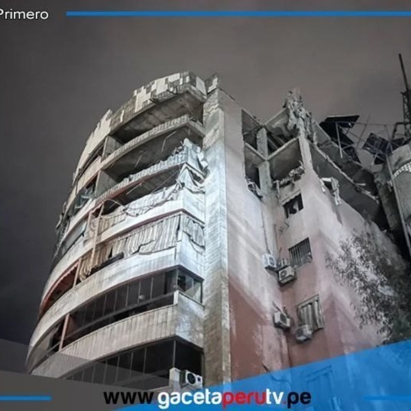 Imagen del 1 de abril de 2025 muestra un edificio destruido tras ataque israelí en el sur de Beirut. Ibrahim Amro/AFP/Getty Images