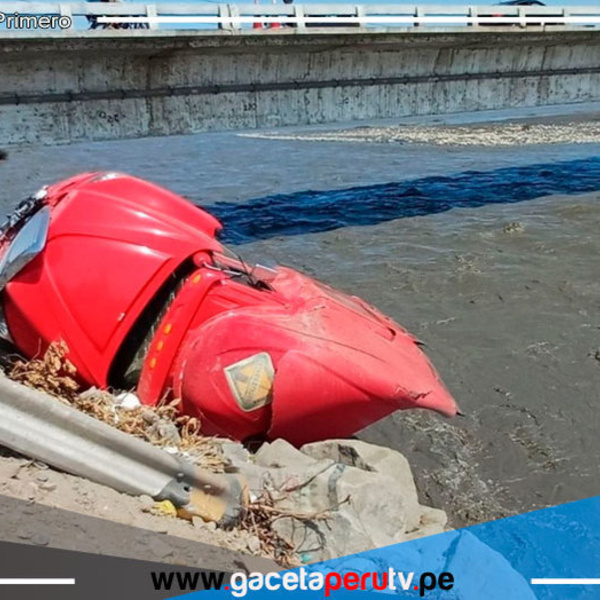 Chimbote: Tráiler cae al río Santa