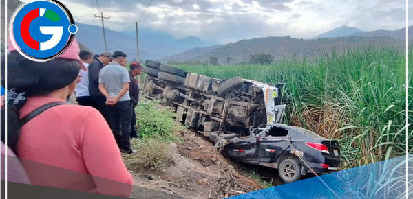 Trujillo: Choque frontal entre volquete y auto en Simbal deja cinco muertos 