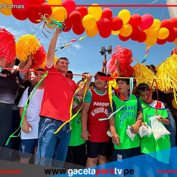 Alcalde de Comas Ulises Villegas entrega parque infantil en Santa Luzmila