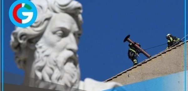 Chimenea instalada en la Capilla Sixtina para el próximo cónclave papal 