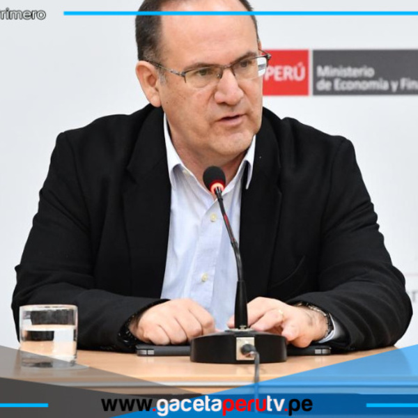 Congreso cita a titular del MEF por aumento de sueldo a Dina Boluarte