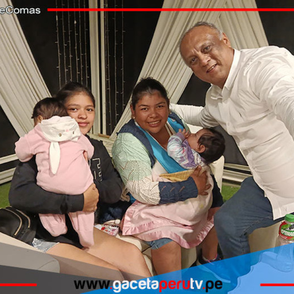 Candidato Richard Arroyo agasaja madres comeñas con regalos y baile