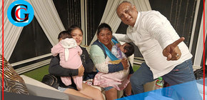 Candidato Richard Arroyo agasaja madres comeñas con regalos y baile