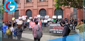 Estudiantes de Humanidades mantienen toma tras frustrado diálogo con autoridades