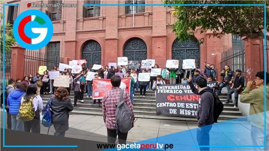 Continúa protesta en la UNFV: diálogo sin acuerdos, tensión en aumento