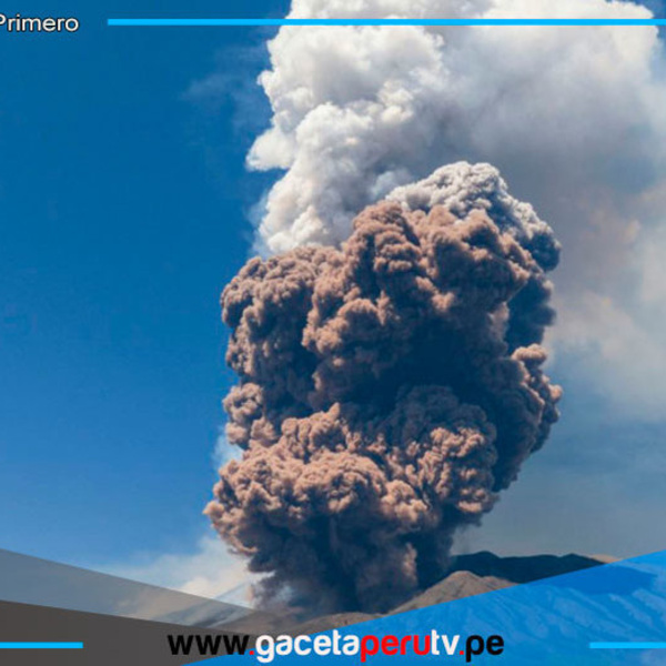 Etna entra en erupción con columnas de humo y lava