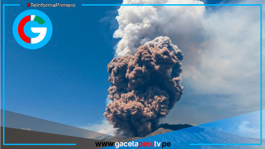 Etna entra en erupción con columnas de humo y lava