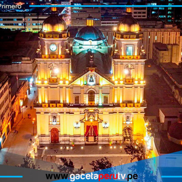 Iluminan iglesia y plazuela San Pedro con luces artísticas LED