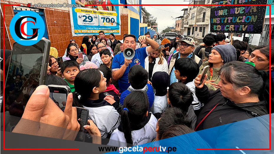 Ulises Villegas apoya traslado de muebles escolares en Comas