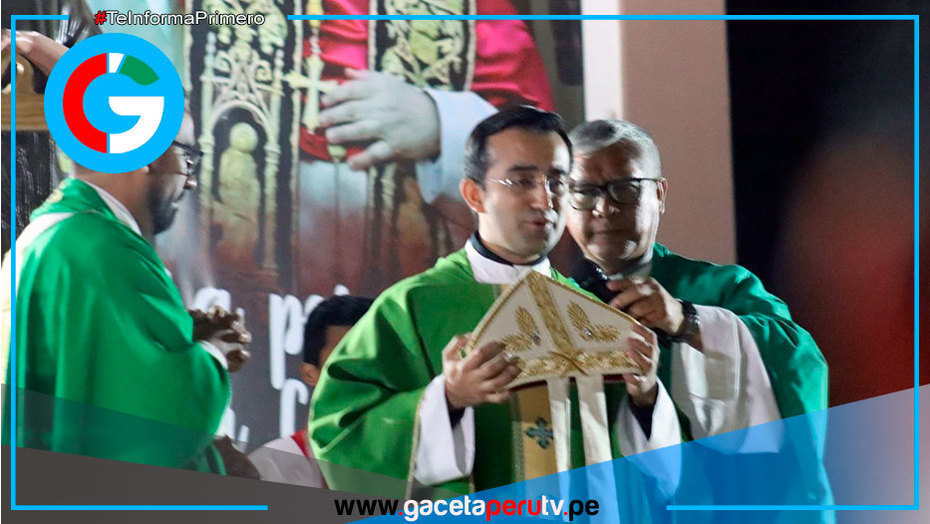 Parroquia San José Obrero recibe mitra enviada desde el Vaticano