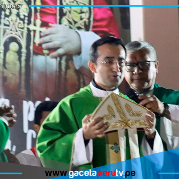 Parroquia San José Obrero recibe mitra enviada desde el Vaticano