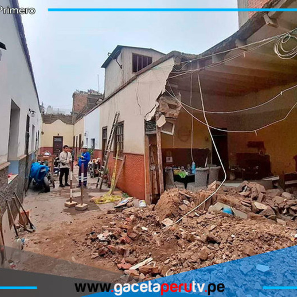 Niña rescatada tras derrumbe de vivienda antigua en El Rímac