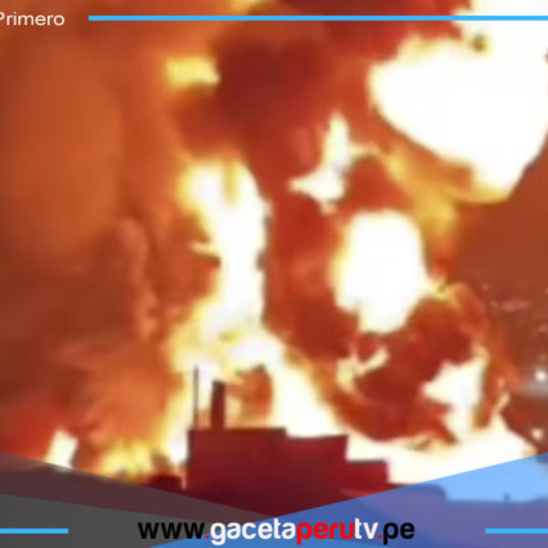 Pachacútec: incendio de gran magnitud en almacén moviliza a 20 unidades de bomberos en Ventanilla