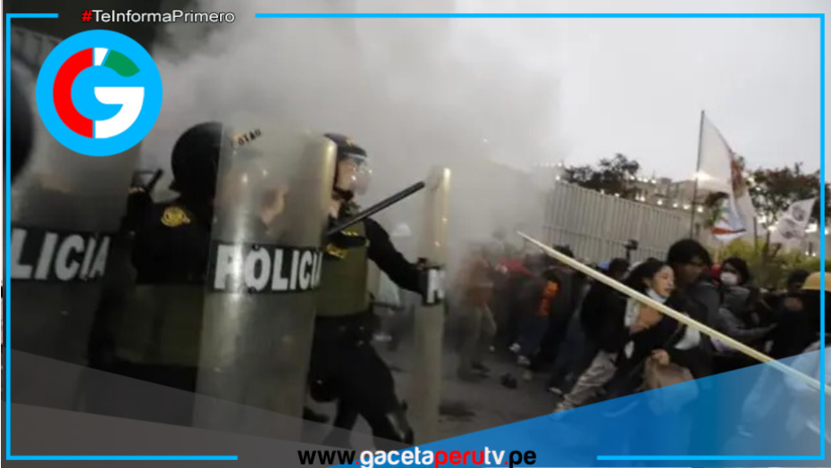PNP dispara perdigones contra manifestantes en avenida Abancay; ciudadanos avanzan hacia Fiscalía tras protesta
