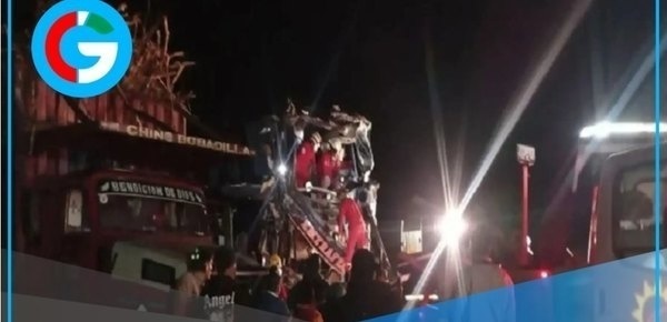 Choque entre bus y camión cañero deja heridos en La Libertad