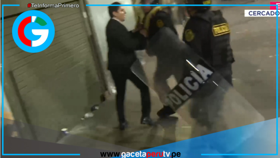 Policías arrinconan a periodista de Canal N durante cobertura de marcha juvenil